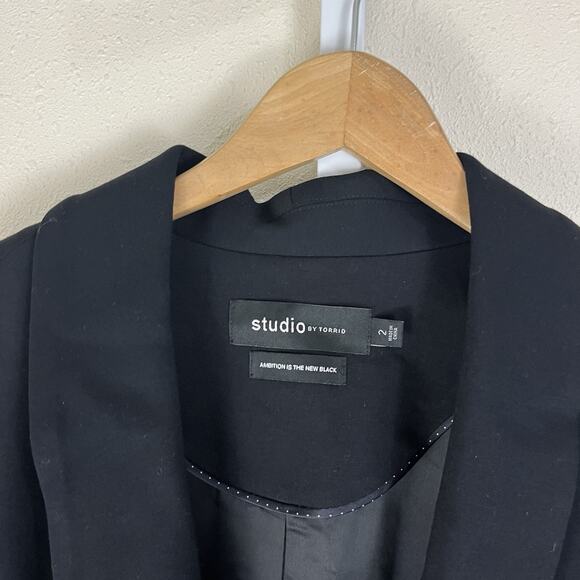 Torrid Studio Luxe Ponte Peplum Blazer Plus Size 2 2X Black - Picture 5 of 6